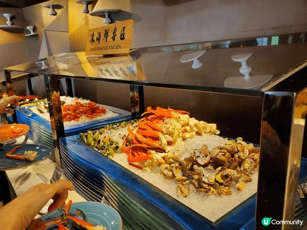 午餐自助Buffet，款式多，食物新鮮，又有班戟、甜品，仲可...