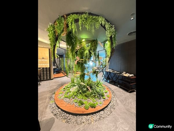 這間餐廳位於大型商場airside ,是一間中華麗的餐廳，點...