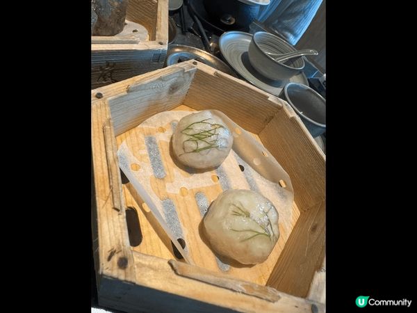 這間餐廳位於大型商場airside ,是一間中華麗的餐廳，點...