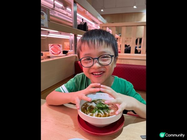 中式餐廳瓏苑合府統請，各式中式美食包括乳豬，龍蝦伊面和炒飯，...