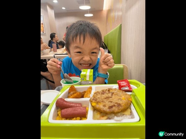 中式餐廳瓏苑合府統請，各式中式美食包括乳豬，龍蝦伊面和炒飯，...