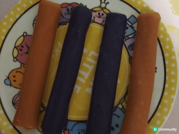 用南瓜紫椰菜汁加粉蒸熟,做成卷加蜜糖即可享用,簡單易做,而且...