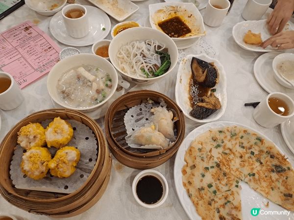 自助餐很多美食慢慢選擇，飲茶有蝦餃燒賣，中式晚餐有蒸魚，炒?...
