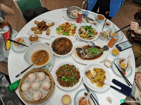 自助餐很多美食慢慢選擇，飲茶有蝦餃燒賣，中式晚餐有蒸魚，炒?...