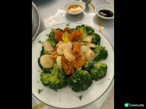 海港酒樓食晚飯，燒鵝好靚好好味，西蘭花炒帶子，炸鮑魚，好好味...