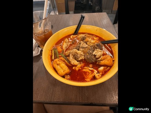 長沙灣極拉麵，加了一隻溫泉蛋及替玉，叉叉燒使用低溫慢煮，肉質...