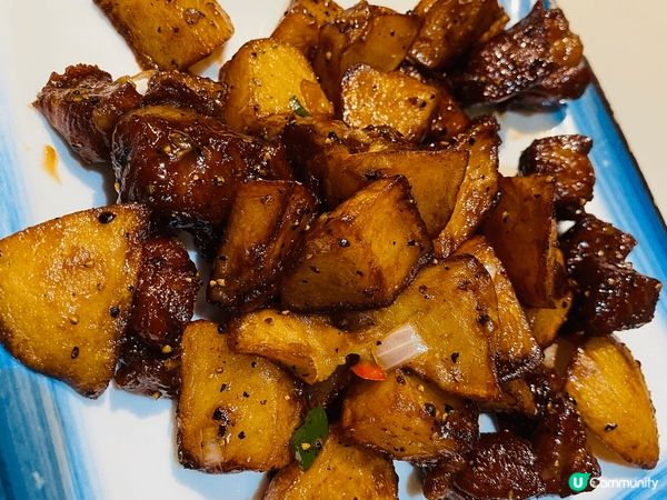 地道港式小炒椒鹽魷魚，芝麻手撕雞，蝦仁炒蛋仲有黑椒薯仔炒牛柳...