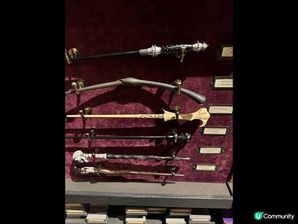 英國倫敦遊，哈利波特迷必到9 3/4 月台 打咭，在門口有工...