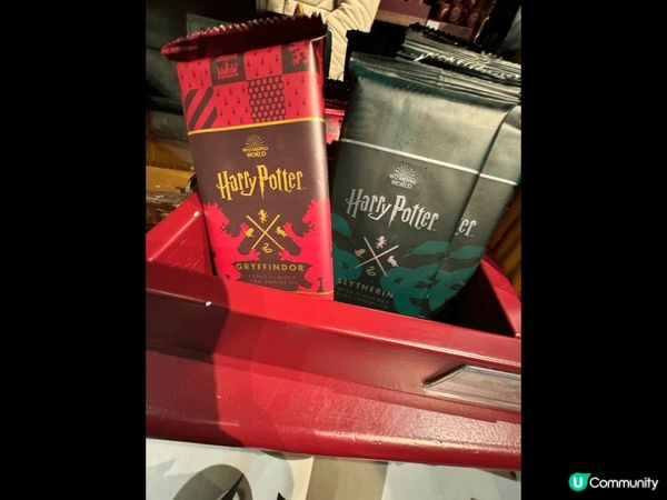 英國倫敦遊，哈利波特迷必到9 3/4 月台 打咭，在門口有工...