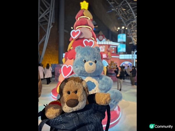 香港有好多靚影，首先當然是迪士尼樂園，影咩都好靚。另外，我會...