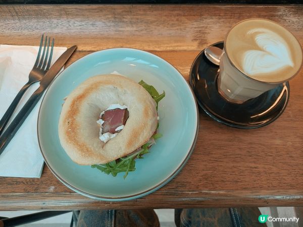 來到銅鑼灣希慎廣場樓上的誠品書店逛逛，發覺有間咖啡店在誠品出...