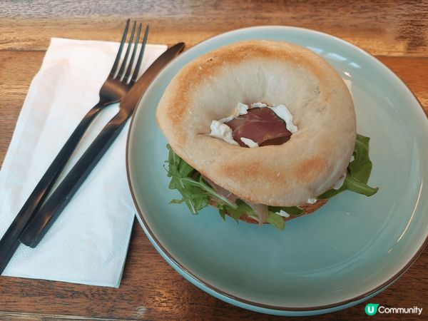 來到銅鑼灣希慎廣場樓上的誠品書店逛逛，發覺有間咖啡店在誠品出...