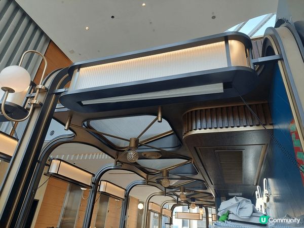 來到銅鑼灣希慎廣場樓上的誠品書店逛逛，發覺有間咖啡店在誠品出...