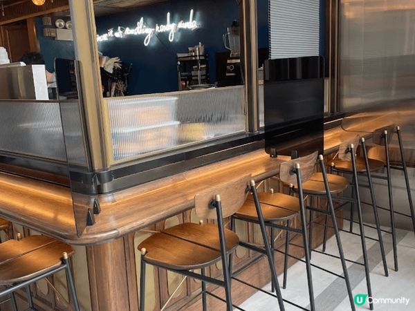 來到銅鑼灣希慎廣場樓上的誠品書店逛逛，發覺有間咖啡店在誠品出...