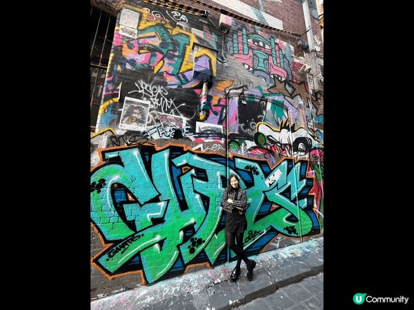 澳洲墨爾本街頭打卡景點—塗鴉牆。入面有好多青少年?入面噴?一...