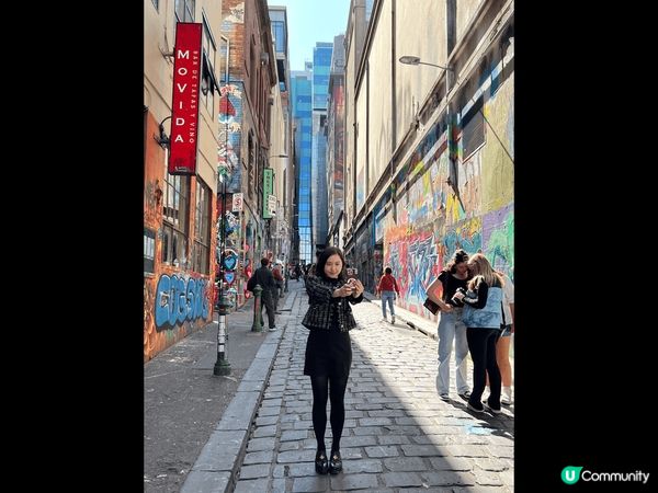 澳洲墨爾本街頭打卡景點—塗鴉牆。入面有好多青少年?入面噴?一...