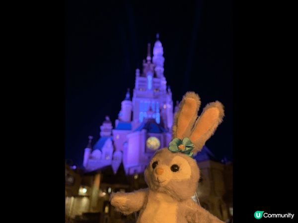 我喜歡迪士尼的原因在於它充滿了童真的想像力和無限的創造力。每...