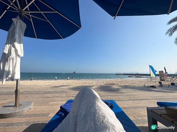 我喜歡海灘，給人一種很寧靜舒適放鬆的感覺，而且看到小孩們天真...