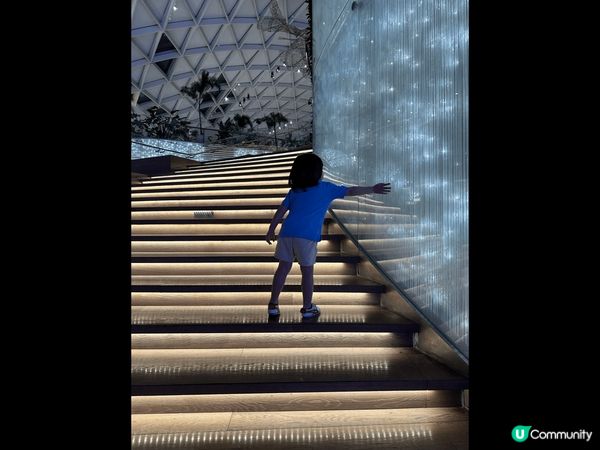 地點為深圳南山區萬象天地，地方寬敞乾淨，多食肆，適合大人小朋...