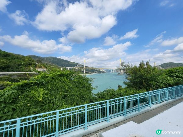 太陽映照下的大橋，藍天白雲，吹住海的山，悠然自得，逃離都市煩...