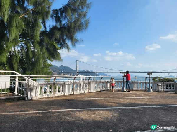 太陽映照下的大橋，藍天白雲，吹住海的山，悠然自得，逃離都市煩...