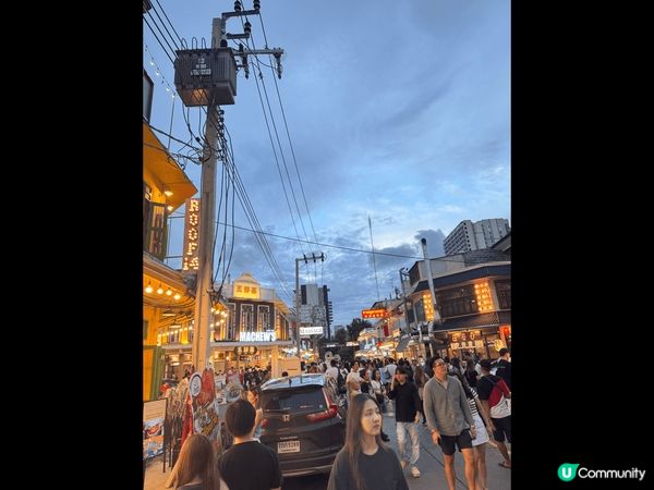 呢個係泰國曼谷?朱拉大學附近，?邊有好多美食好多泰國?年青人...