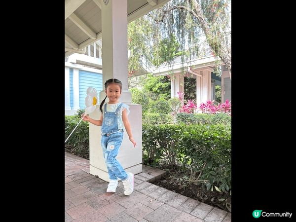 無論是迪士尼還是迪欣湖，都充滿了解姊妹倆的回憶，陪伴著她們成...