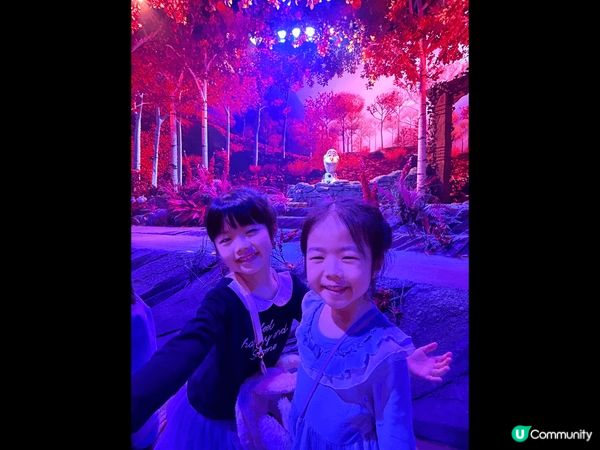 無論是迪士尼還是迪欣湖，都充滿了解姊妹倆的回憶，陪伴著她們成...