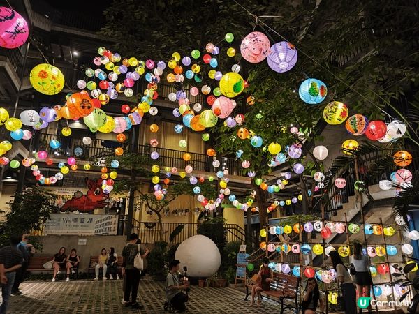 是香港來的，分別是投影表演的太空館，中秋花燈的藍屋，新的He...