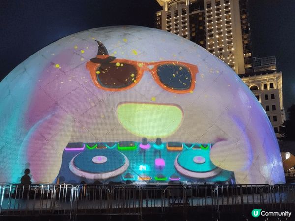 是香港來的，分別是投影表演的太空館，中秋花燈的藍屋，新的He...