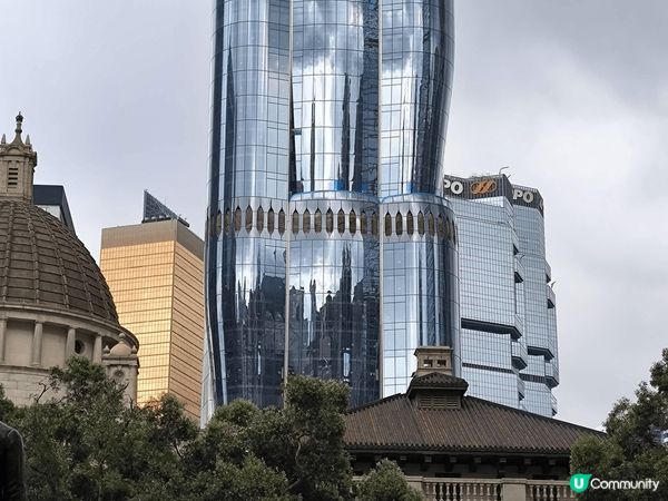 是香港來的，分別是投影表演的太空館，中秋花燈的藍屋，新的He...