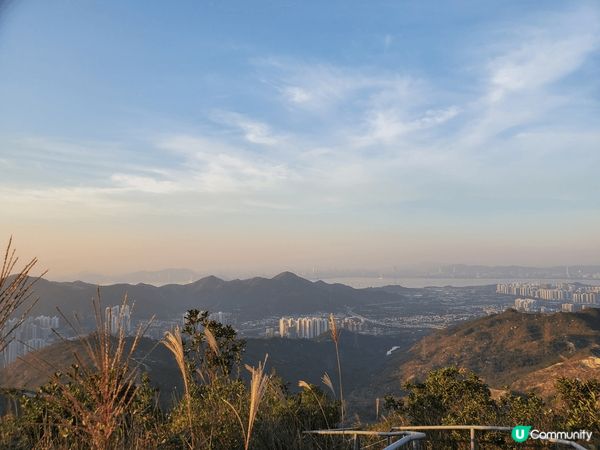 天氣涼左可以去行山啦～上左山呼吸新鮮空氣，真係會咩煩惱都拋底...