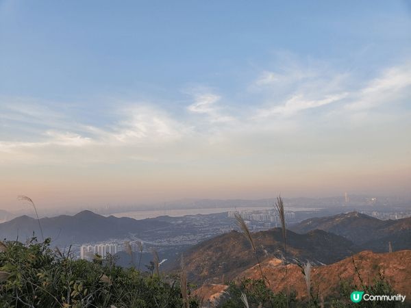 天氣涼左可以去行山啦～上左山呼吸新鮮空氣，真係會咩煩惱都拋底...