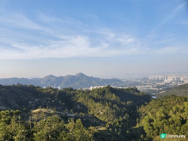 天氣涼左可以去行山啦～上左山呼吸新鮮空氣，真係會咩煩惱都拋底...