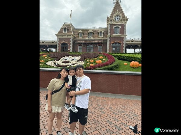 第一張和第二張相片是和兒子一起去迪士尼樂園玩樂時留下記念的照...