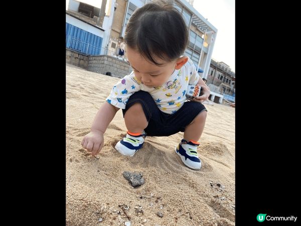 第一張和第二張相片是和兒子一起去迪士尼樂園玩樂時留下記念的照...