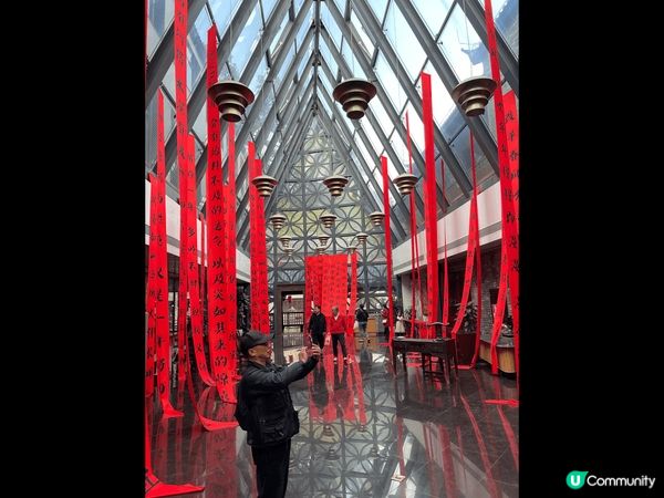 呢個打卡景點係甘坑古鎮，建築充滿中國古代既風格，好似返到去古...