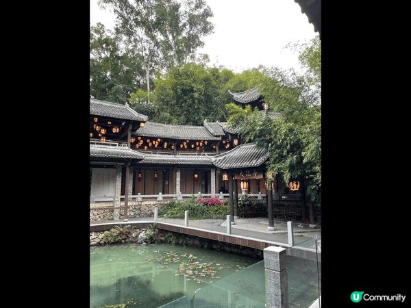 呢個打卡景點係甘坑古鎮，建築充滿中國古代既風格，好似返到去古...