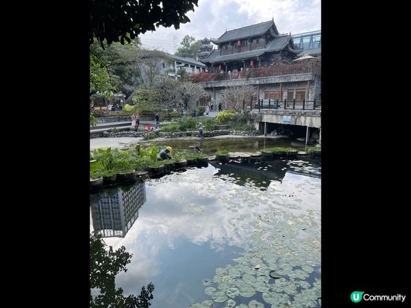 呢個打卡景點係甘坑古鎮，建築充滿中國古代既風格，好似返到去古...