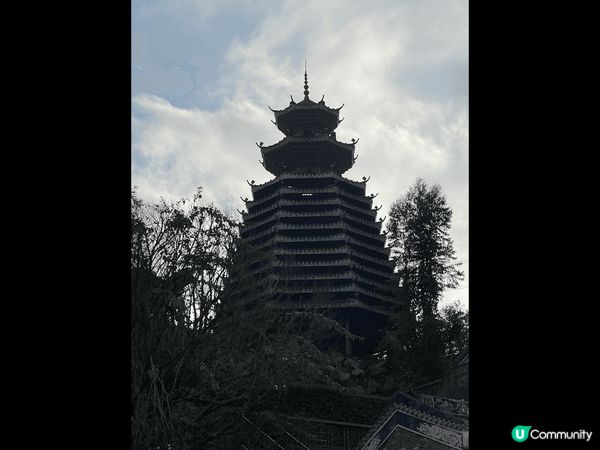 呢個打卡景點係甘坑古鎮，建築充滿中國古代既風格，好似返到去古...