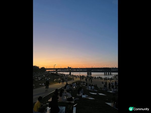 泰國的bubble cafe 裝修真是很chill 打卡很美...