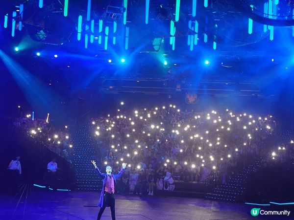 在不同節日與朋友一起走進香港迪士尼樂園，一同走入童話世界，可...