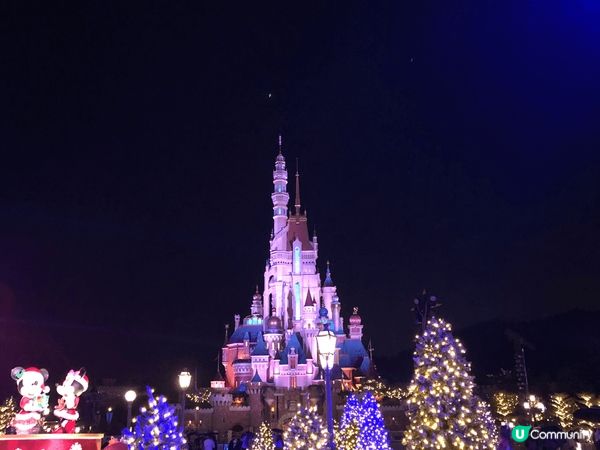 某年聖誕節去了人人都喜愛的香港迪士尼樂園慶祝，與一班迪士尼主...