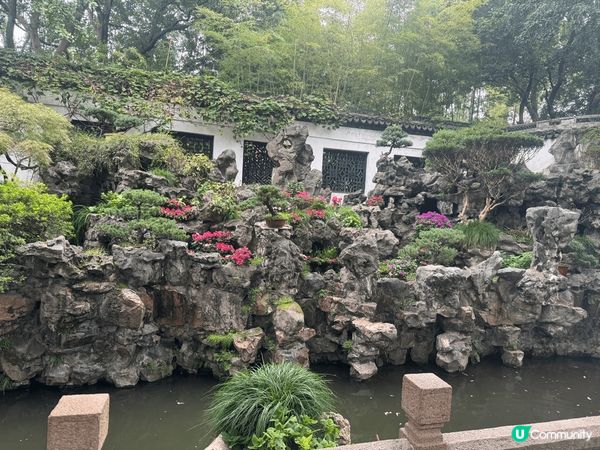 圖片是上海的豫園 當進入到豫園當中 有種穿越回到過去的感覺 ...