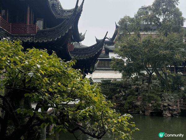 圖片是上海的豫園 當進入到豫園當中 有種穿越回到過去的感覺 ...