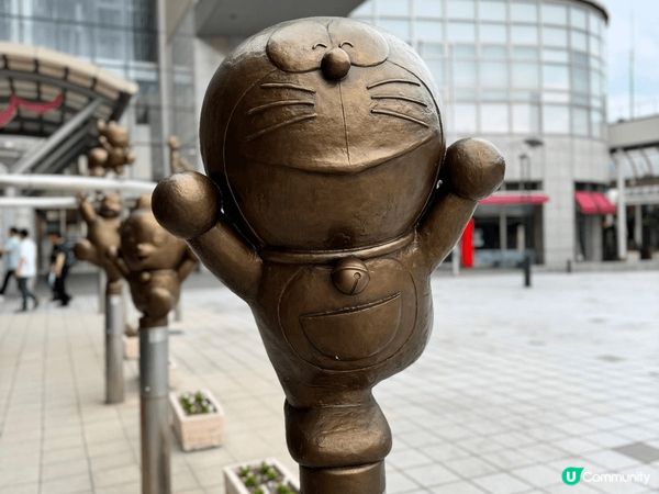 相片為日本高岡市的「哆啦A夢散步道」與「高岡童話之森公園」，...