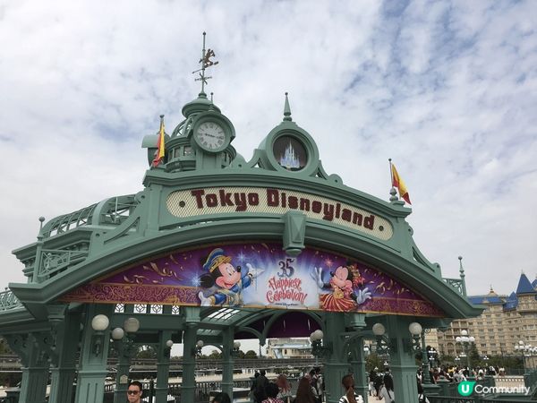 這張照片是我在東京迪士尼樂園拍攝的，這裡的每個角落都充滿了魔...