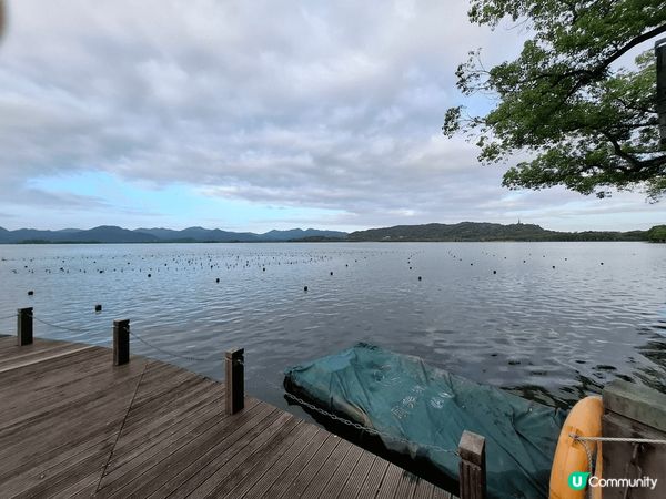 第一幅相是與家人一起在華東過中秋節的一個晚上，賞月，第二幅相...