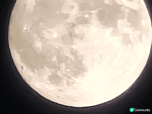 第一幅相是與家人一起在華東過中秋節的一個晚上，賞月，第二幅相...