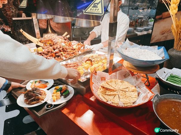 物超所值的地點 又能唱歌又有很多吃的自助晚餐